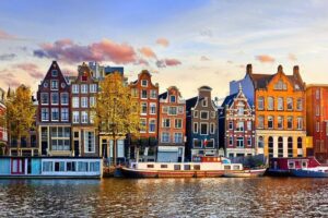 Amsterdam Day Trip from Brussels - Arrival in Amsterdam: the brief reset before you float