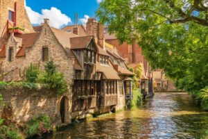Bruges and Ghent Day Trip from Brussels - Bruges guided circuit: Minnewater to Grote Markt without missing the icons