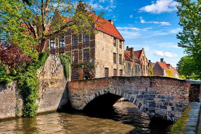 Bruges bus tour from Brussels - Grote Markt and Burg Square: Where Your Guide Helps You Think