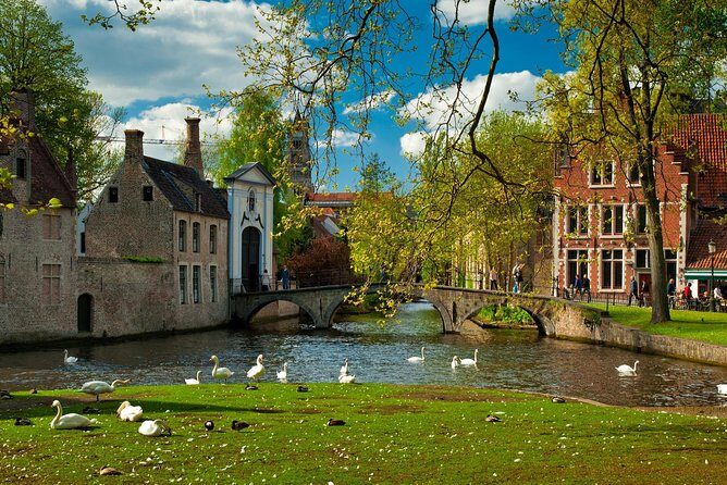 Bruges Day Trip from Brussels - The guided walk from Minnewater to the Markt: where your time actually goes