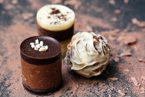 Brussels Chocolate Tasting Tour - Corné Dynastie on Grand Place: a fast hit of classic Belgian styles