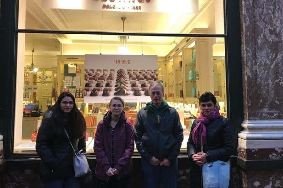 Brussels: Highlights and Hidden Gems Walking Tour - Meeting at Pizzeria Del Corso: the easiest start you can hope for
